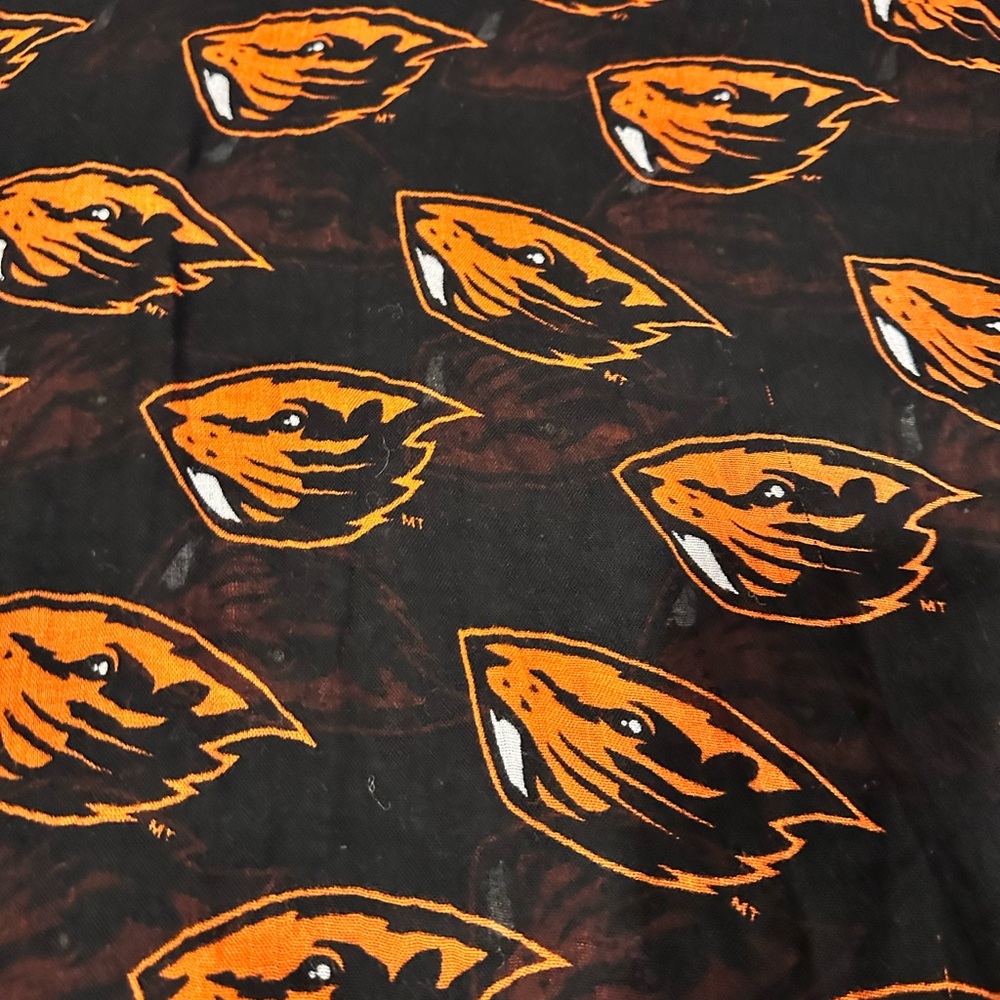 Oregon Beavers Infinity Scarf - Picture 4 of 4